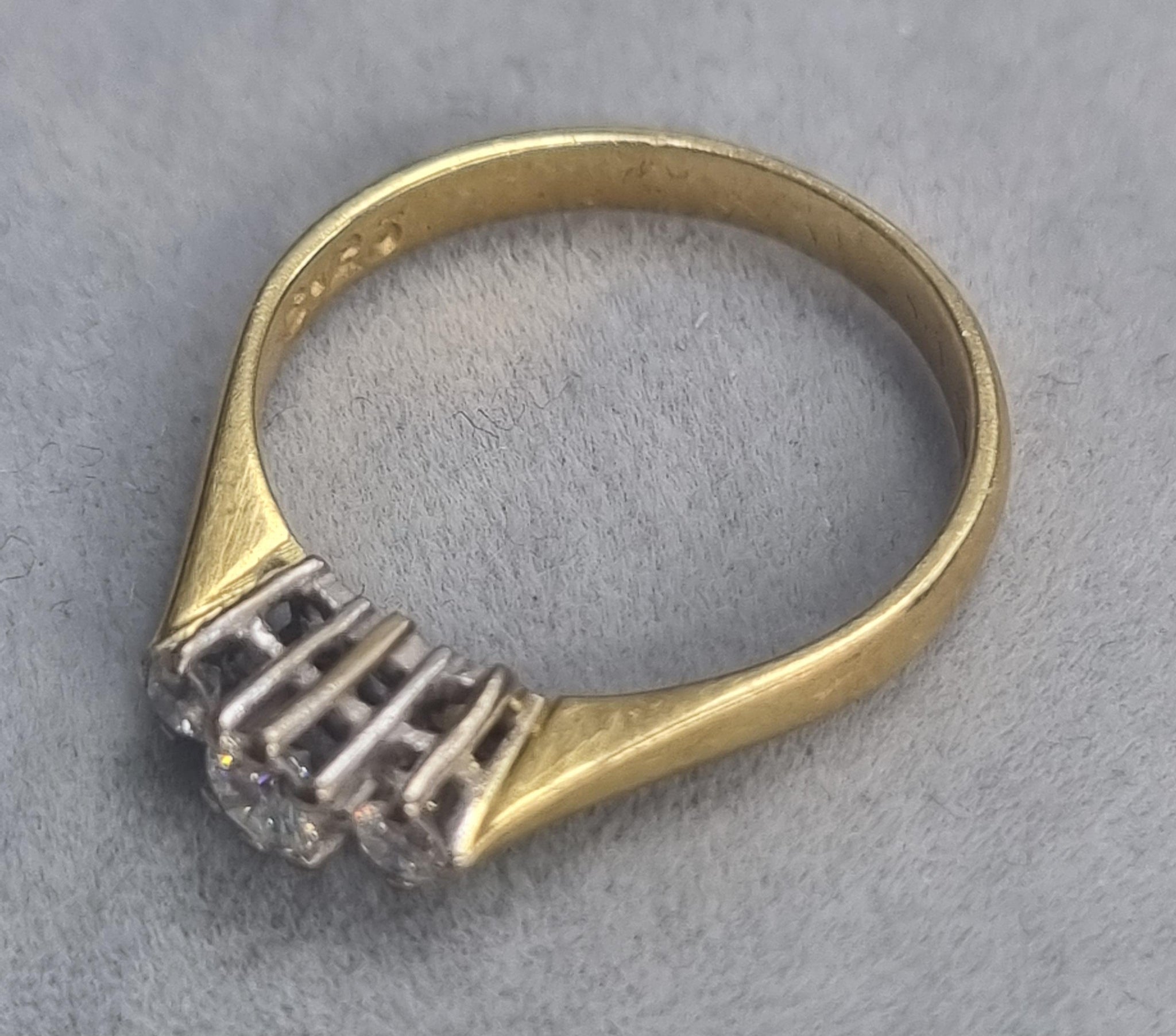 18ct Gold Diamond Ring Size "L"