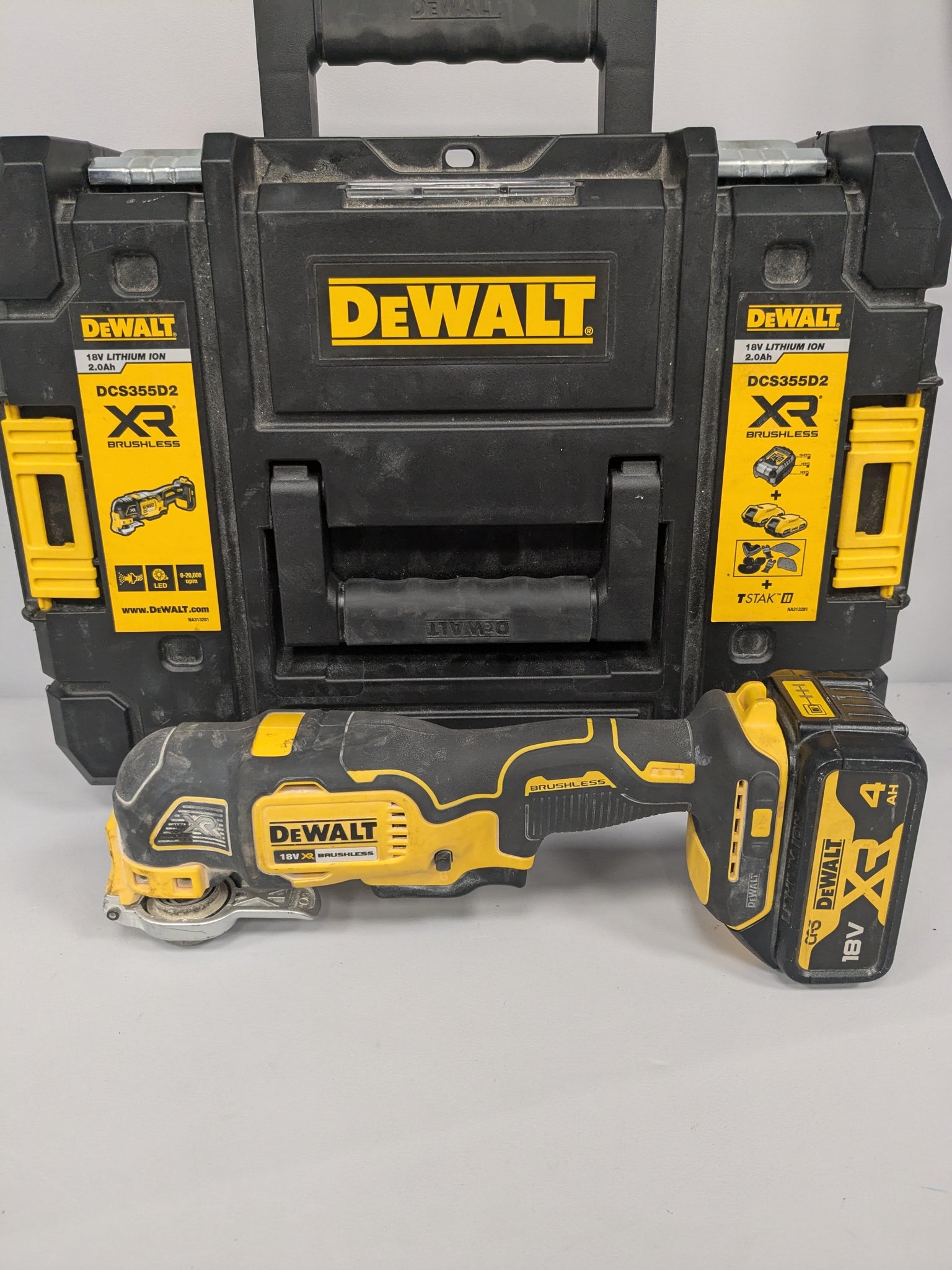 DeWalt DCS355N XR Brushless Oscillating Multi-Tool - 18V