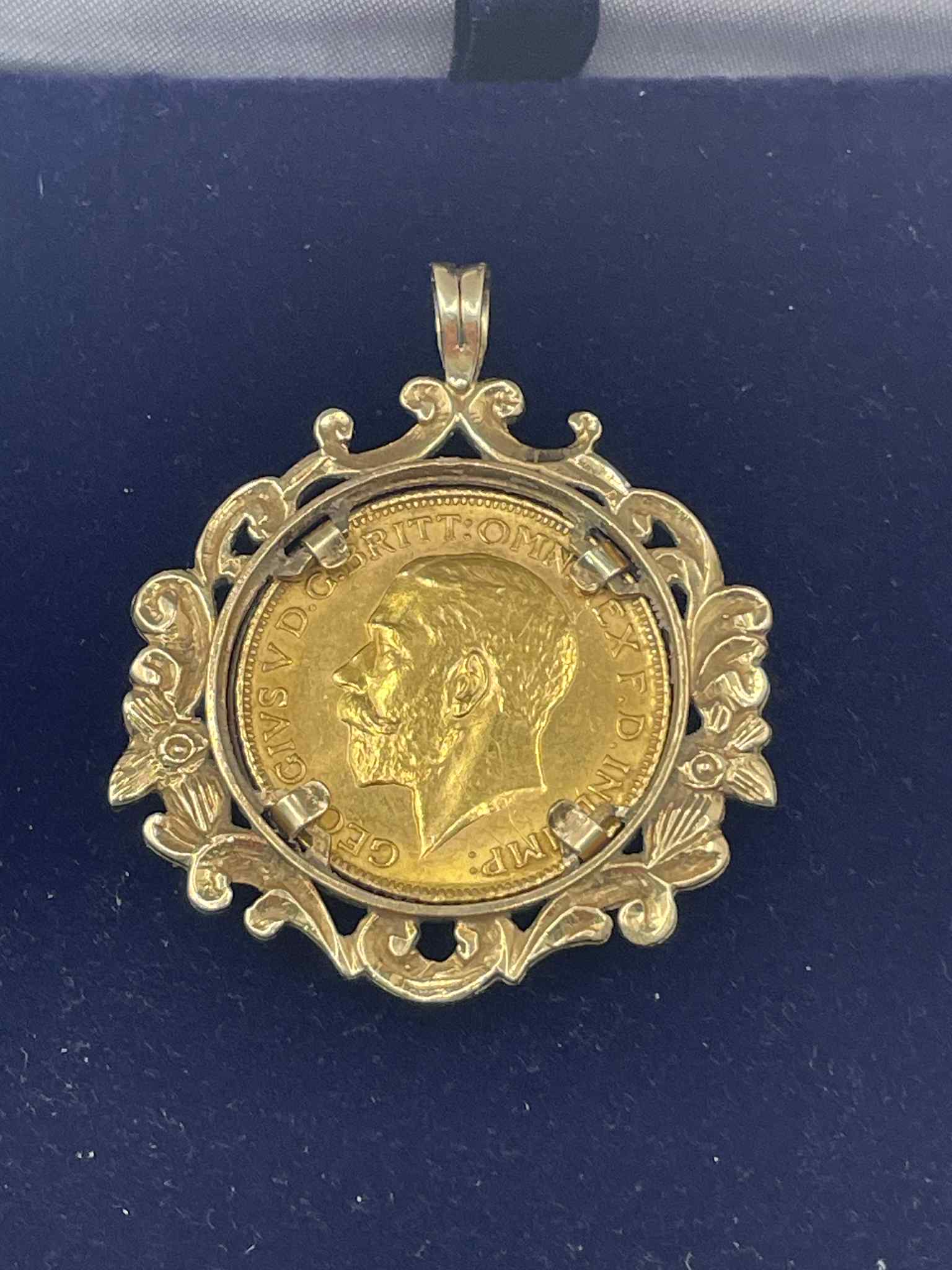 Full sovereign coin 22ct in a 9ct mount
