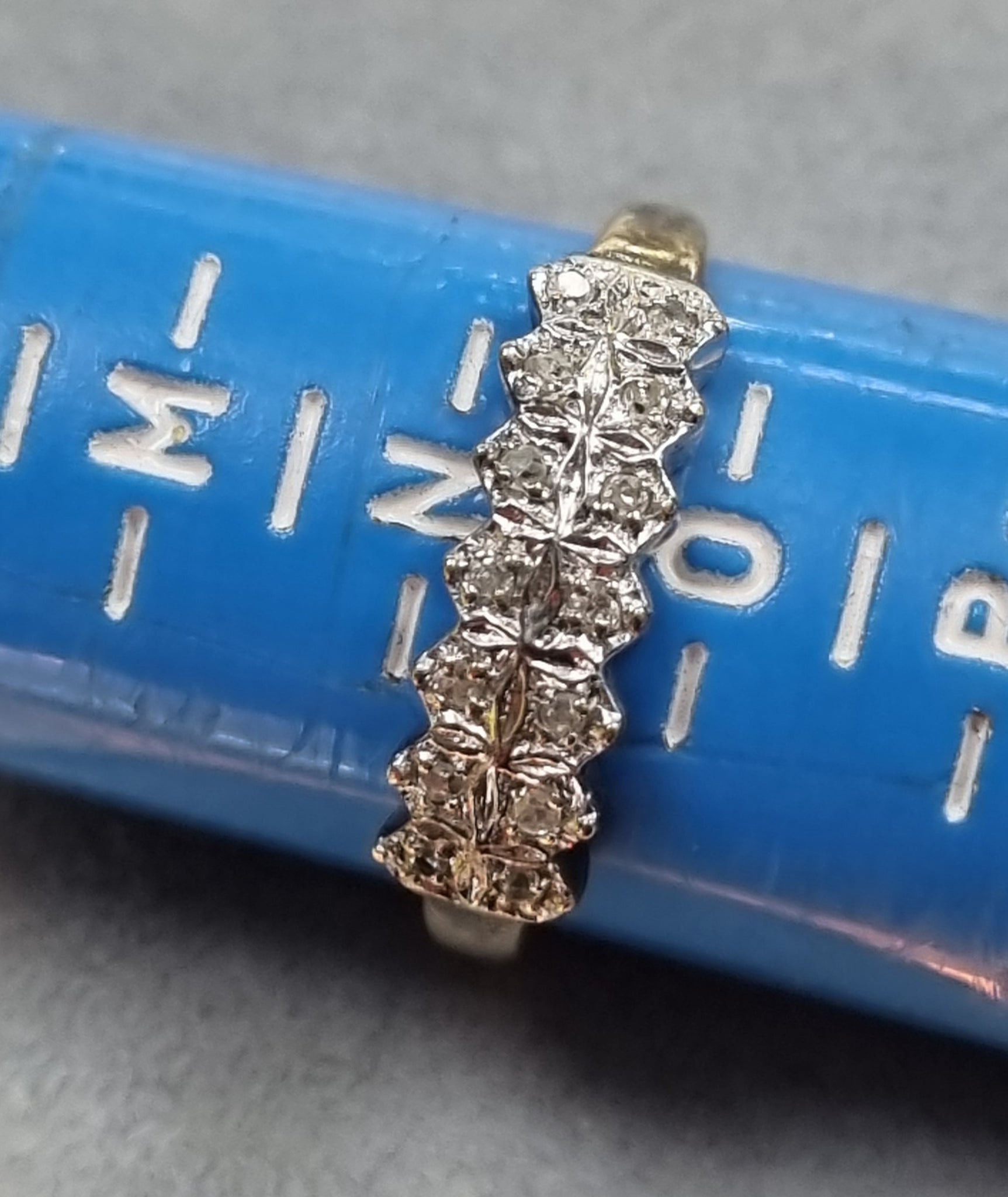 9ct gold diamond ring size N1/2