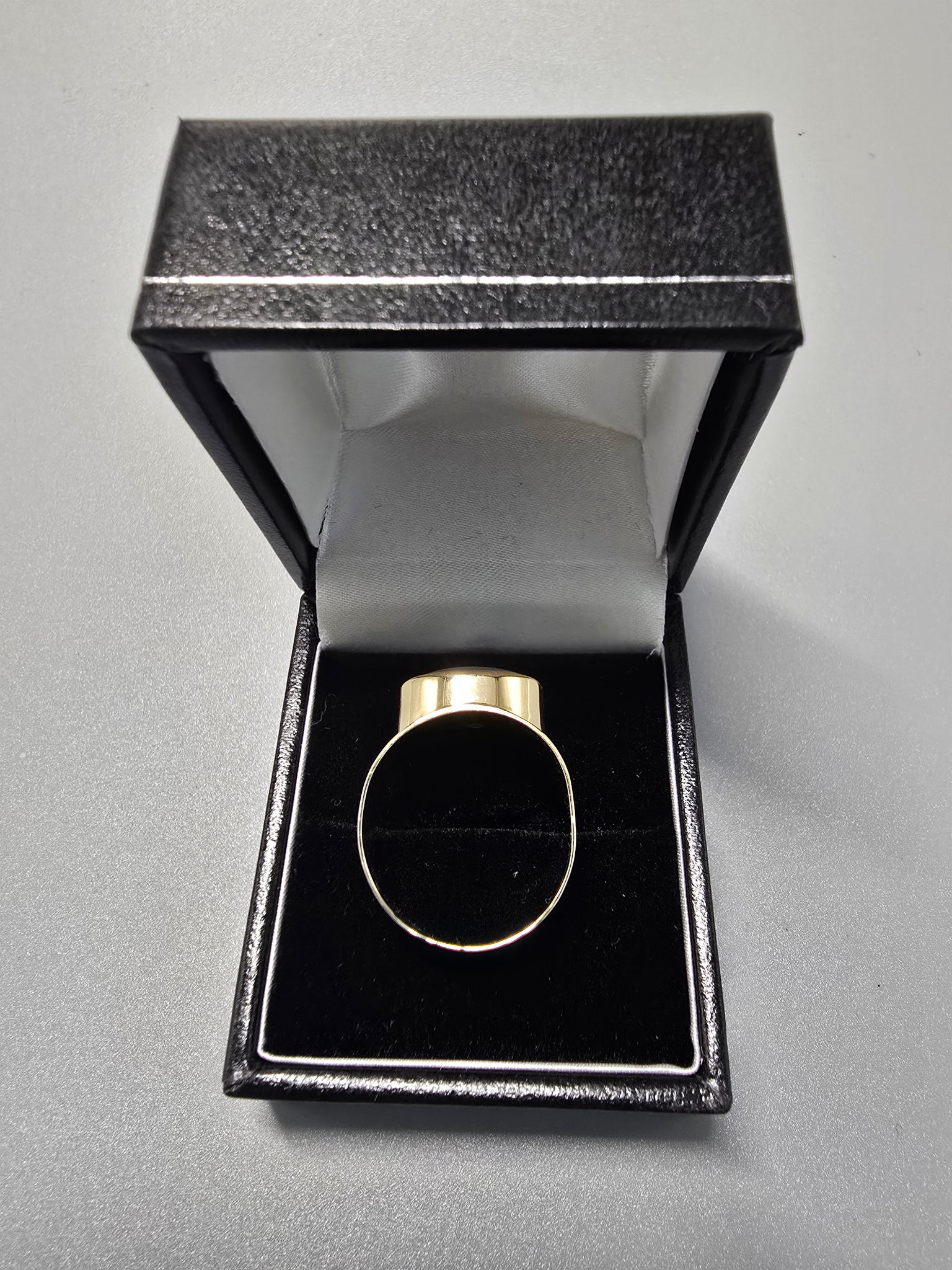 9ct Gold Ring 375 5.9G Size T