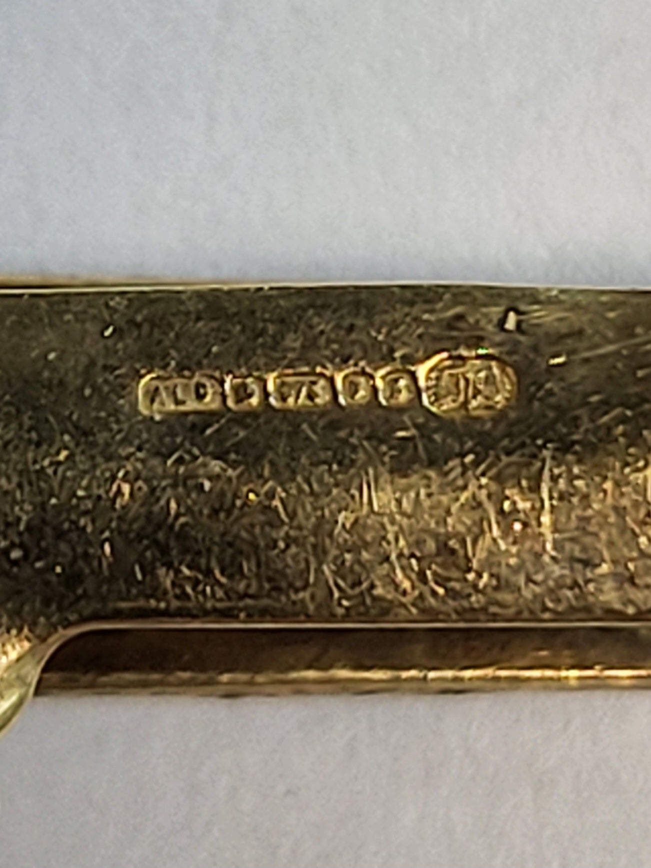 9ct Yellow Gold Tie Pin with Diamond Cut Pattern - 3G - 2"