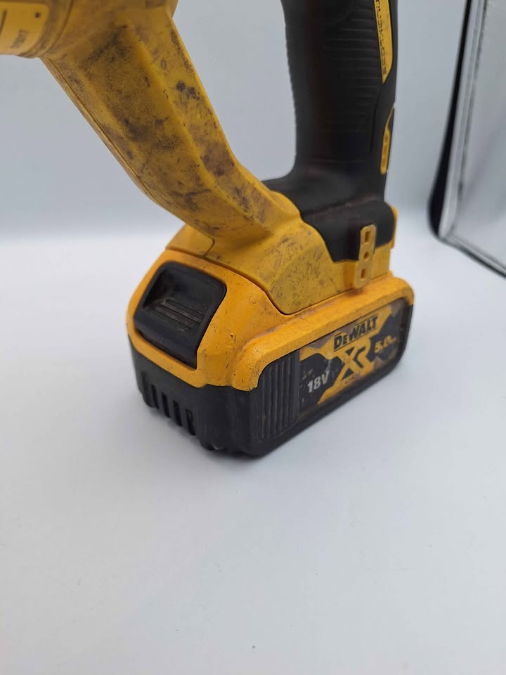 DEWALT 18V XR DCH033 Brushless SDS Plus Hammer Drill And 5AH Battery (No Charger)