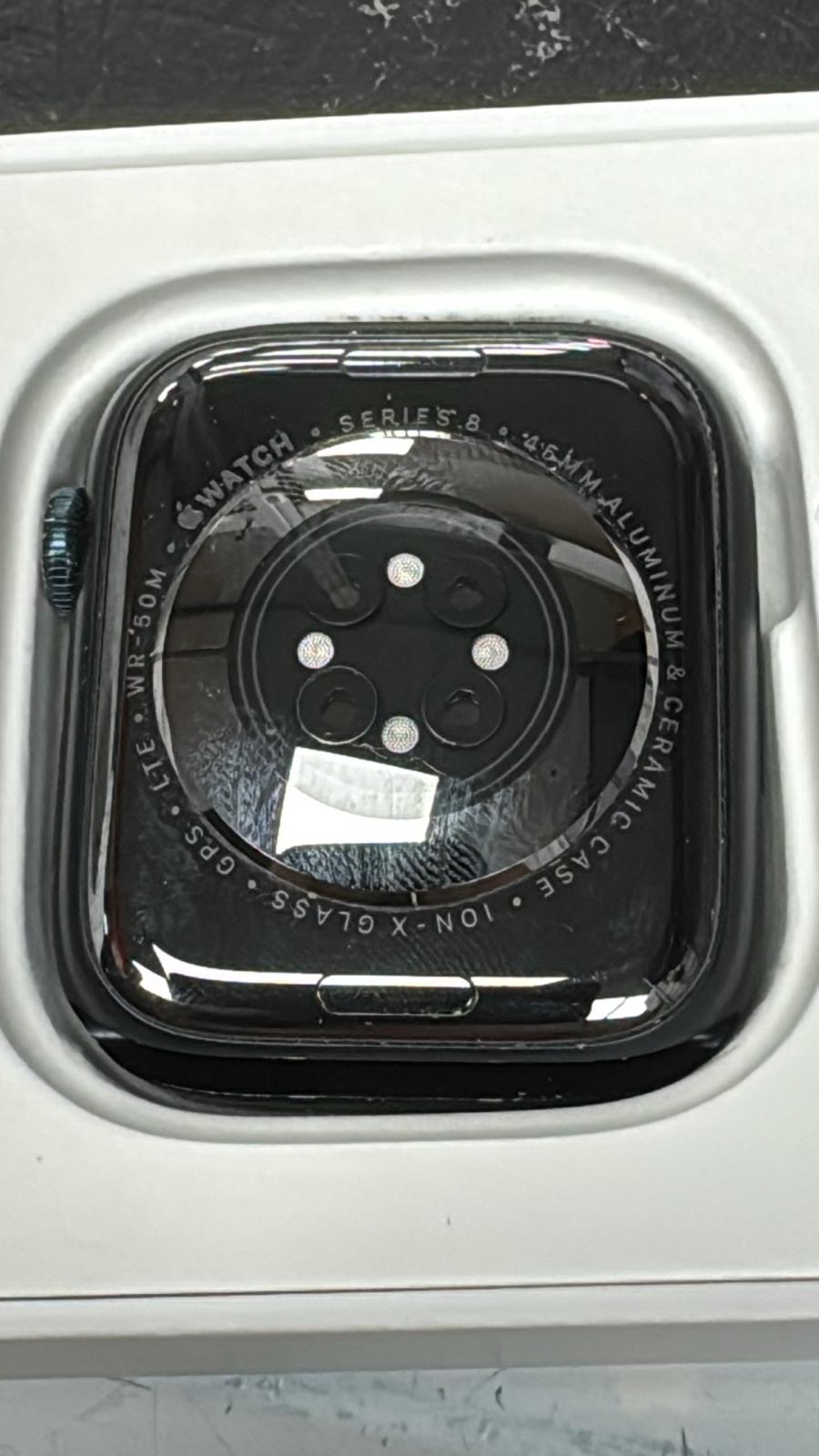 Apple Watch Series 8Midnight with Sport Band - 45mm - scratched - cellular