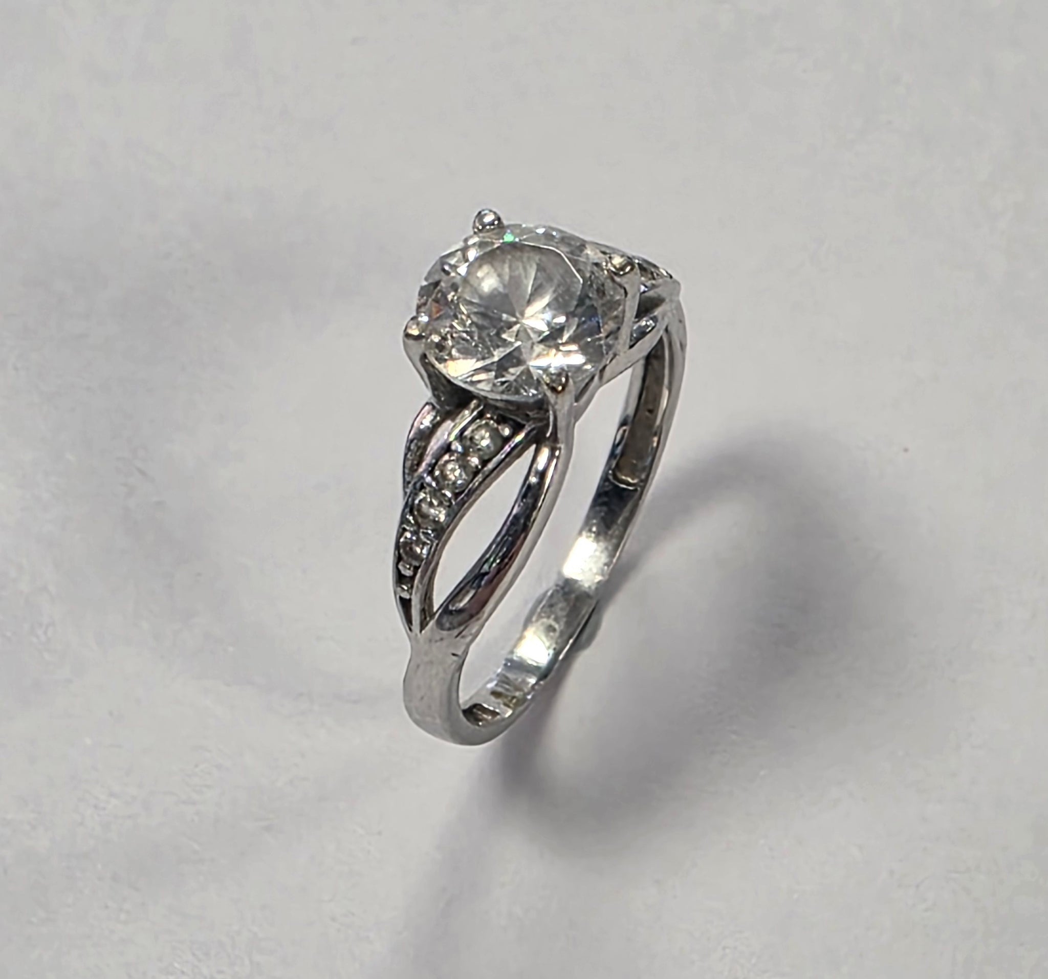 9ct White gold Cz Ring - size I 1/2