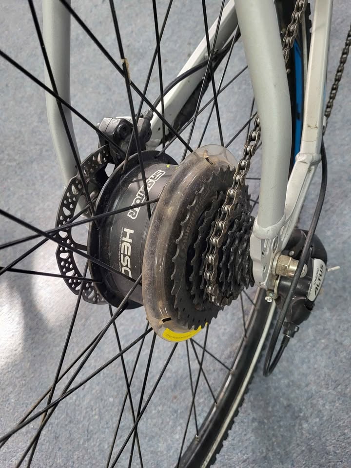 Carrera Crossfire E Women's PA Ebike - 250w Motor- 36v Battery - 18" Frame- 8 Speed - 28" Wheels