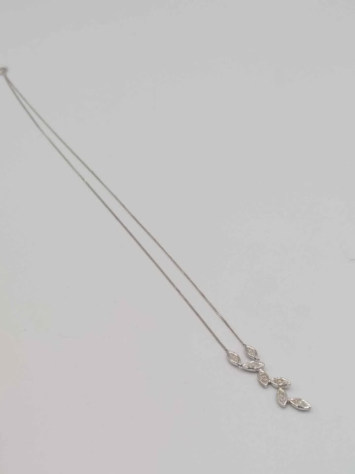 (9K Hallmarked&Tested), White Gold Leaf Design Necklace, 2.3g, 18" In Length