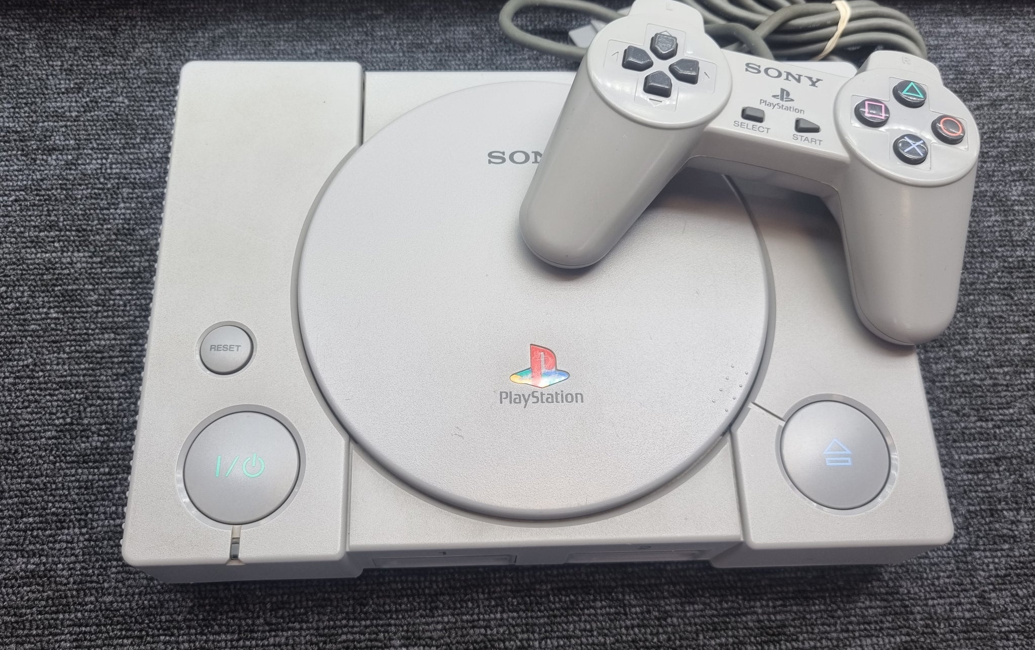 Playstation 1 Console + Oddworld game