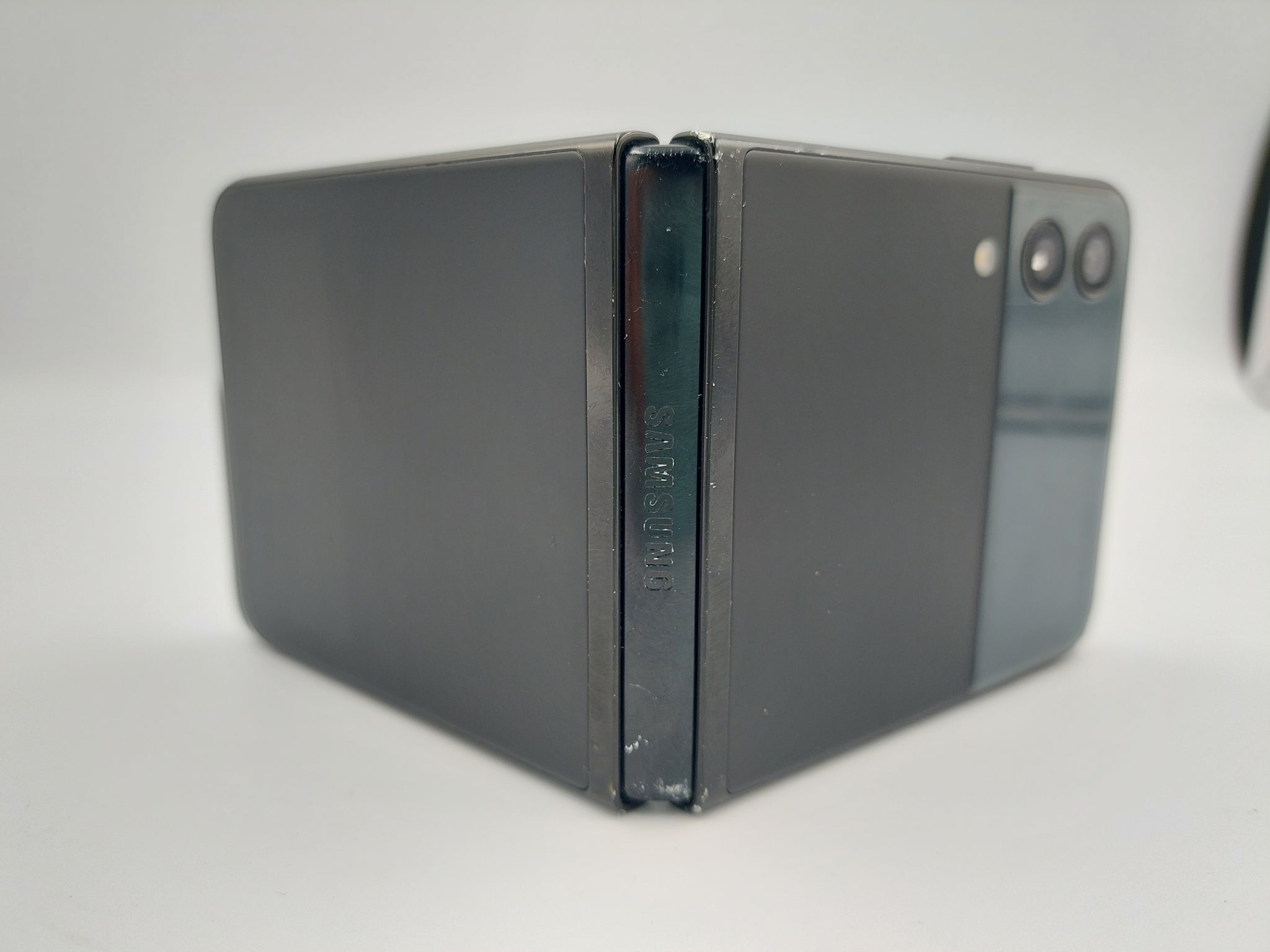 Samsung Galaxy Z Flip3 5G 256GB Phantom Black, Unlocked to ANY SIM
