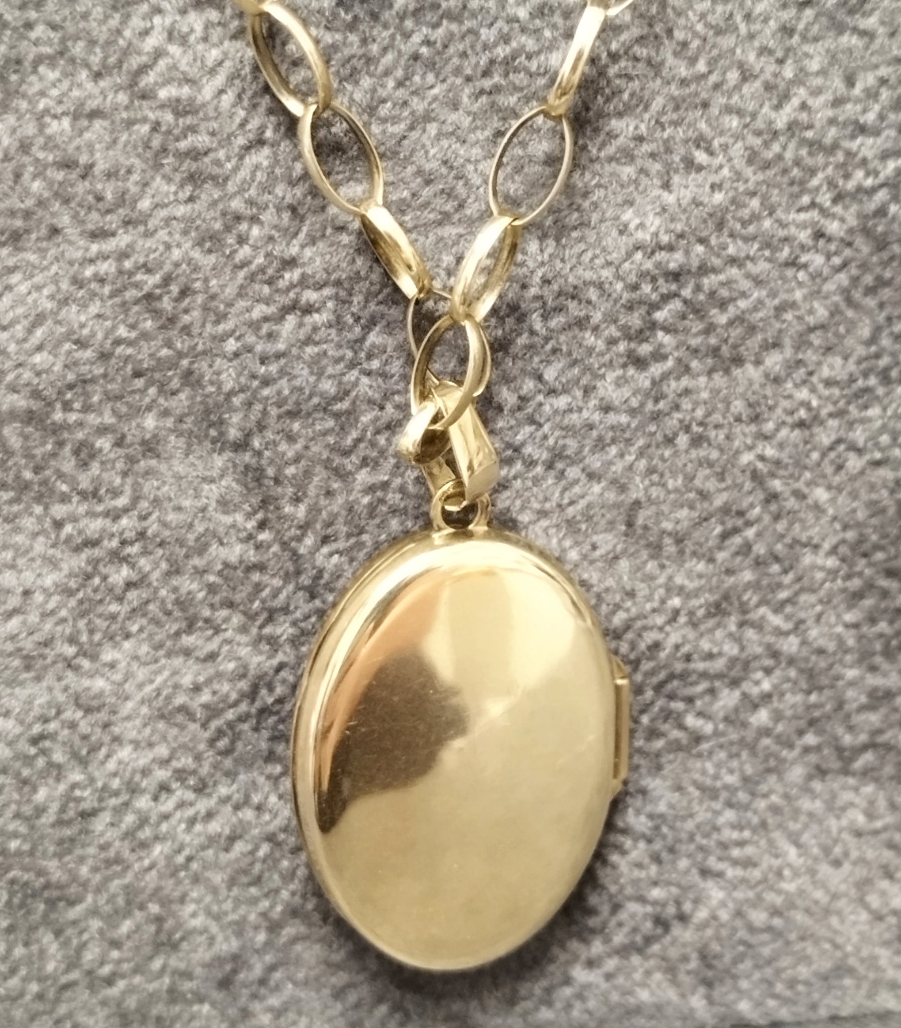 9ct Yellow gold Belcher Chain & Locket