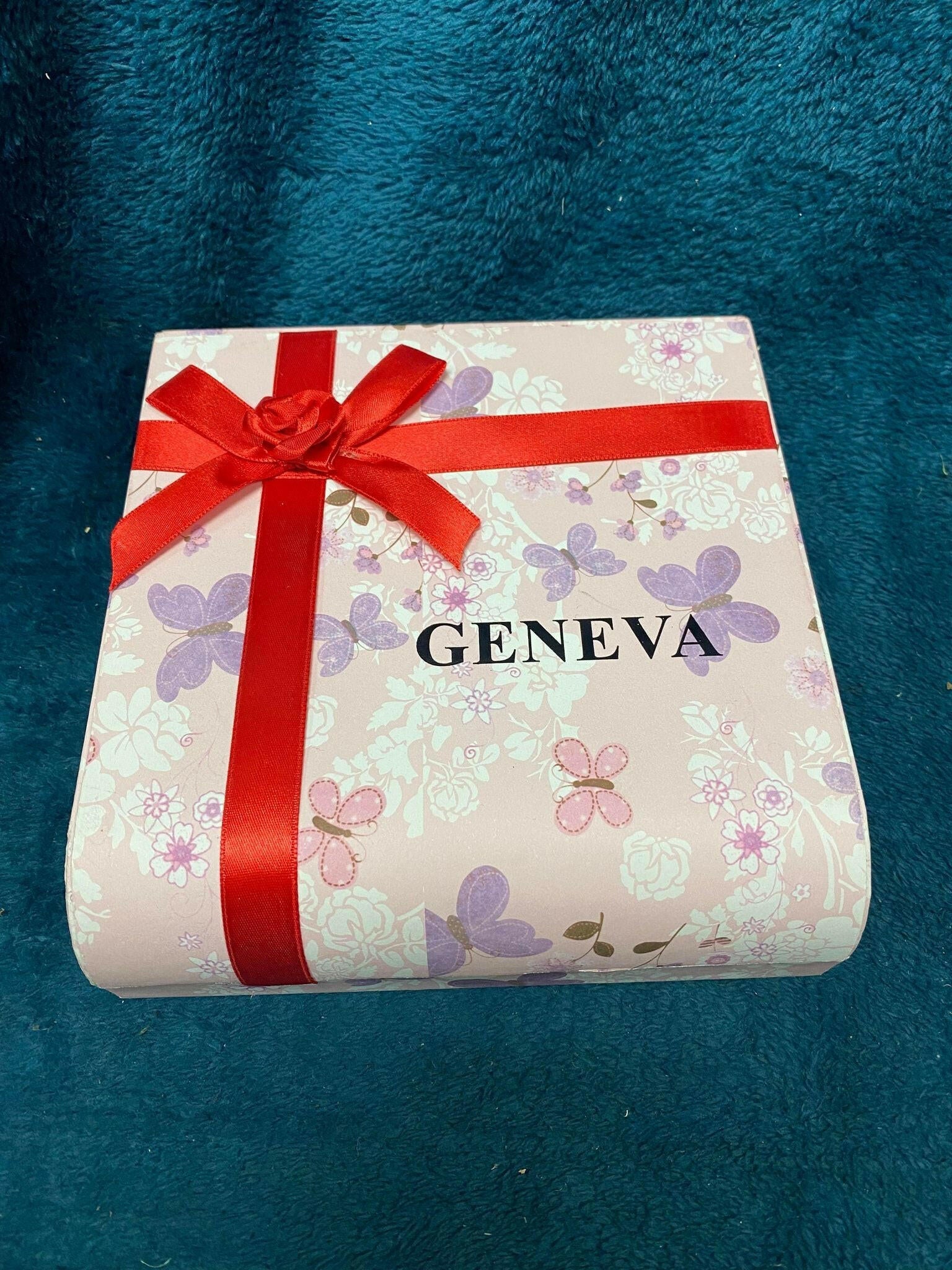 Geneva Ladies/Girl watch (Pink box with ribbon)