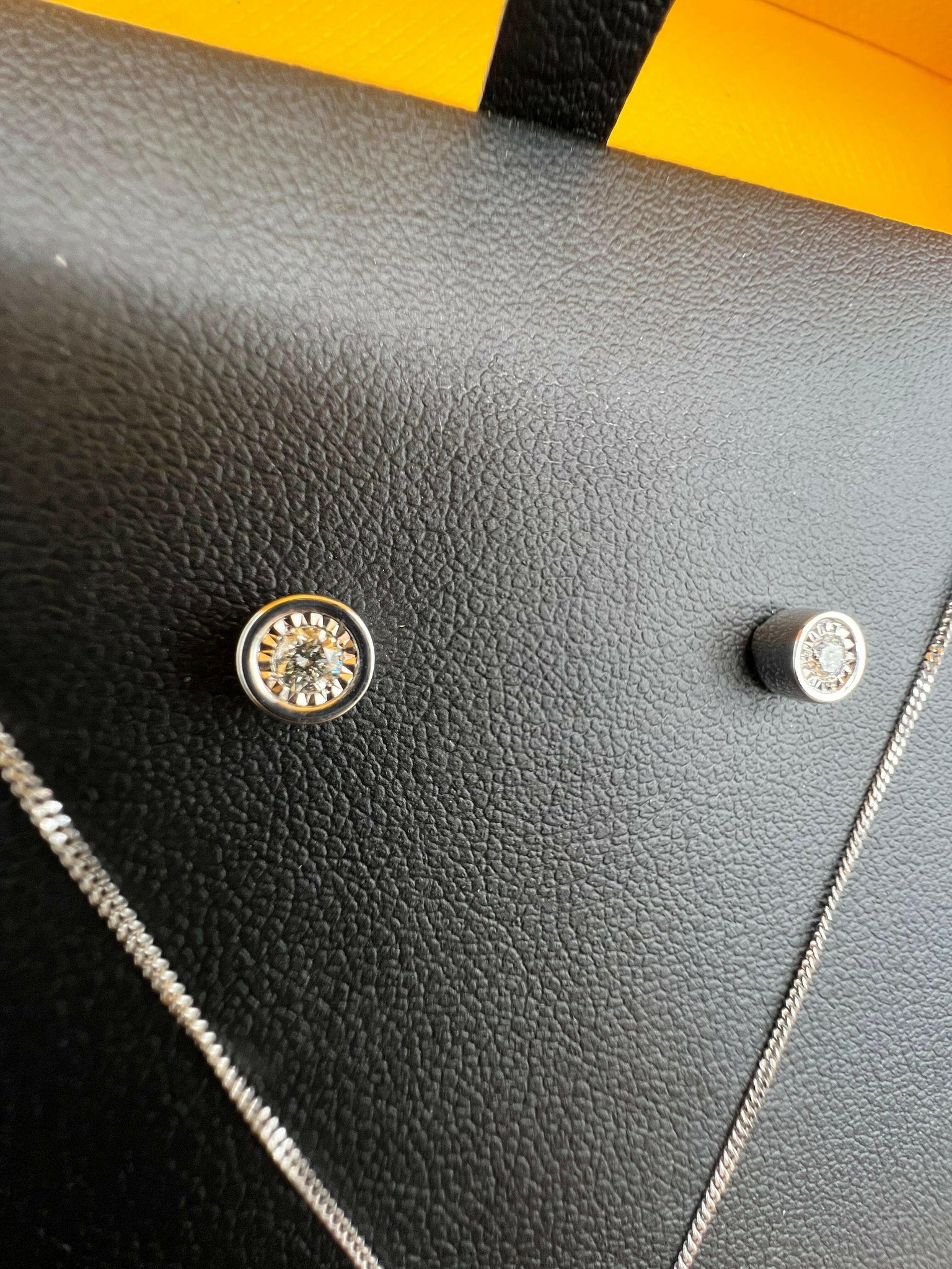 Ladies Diamond 9ct White Gold Illusion Jewellery Set