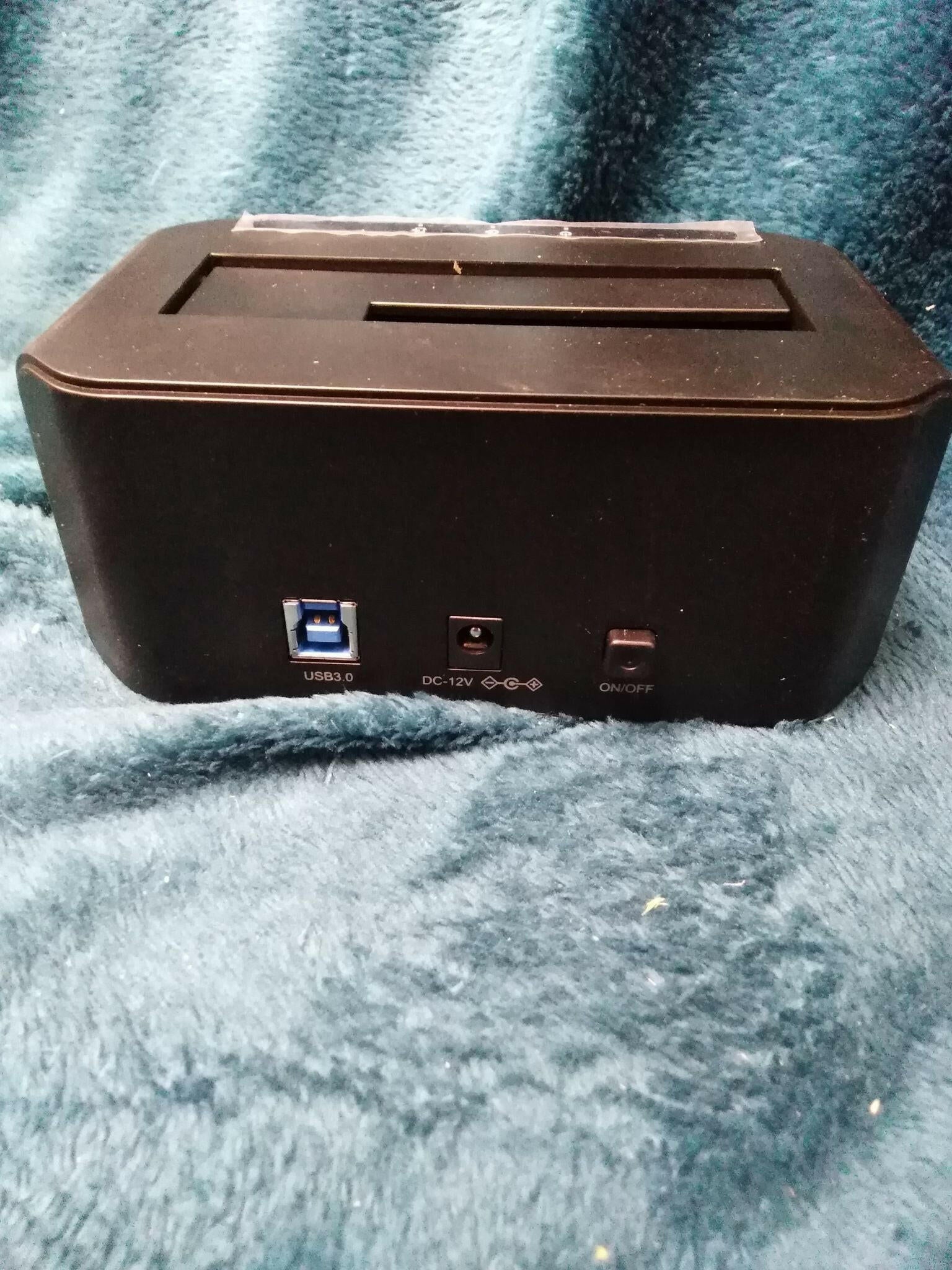 Unitek Y-ST03003 HDD Docking Station With 2 Port Hub & TF/SD Card Reader