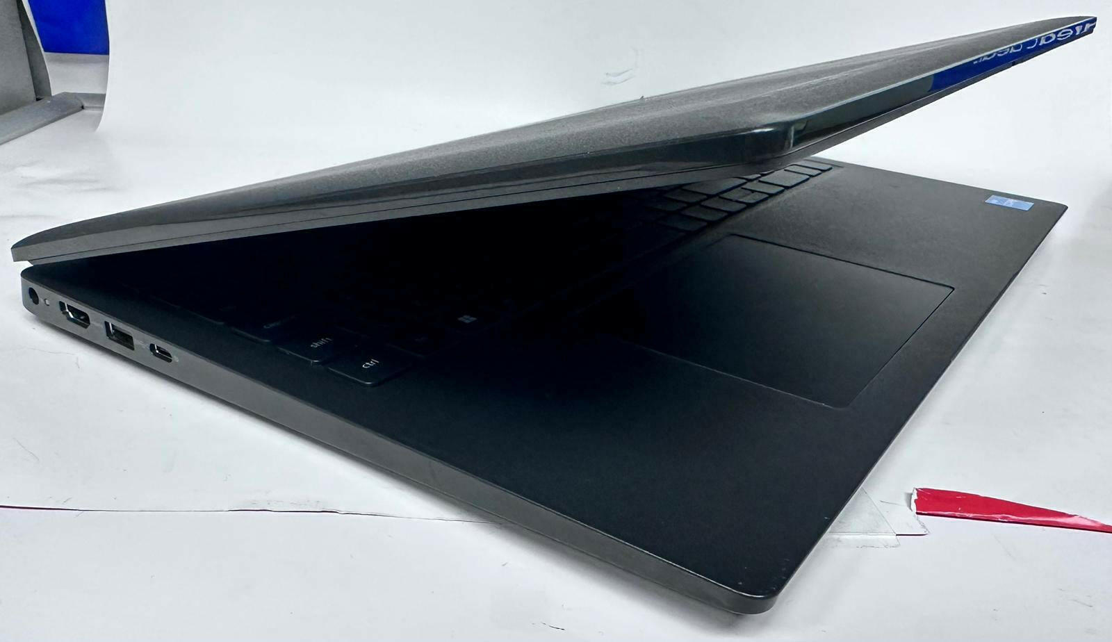 Dell Latitude 3520 - 15.6-inch - Core i3 1115G4 - 8 GB Ram - 256 GB SSD