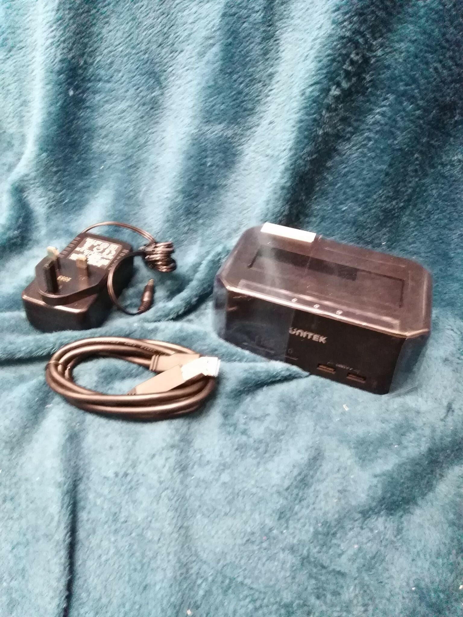 Unitek Y-ST03003 HDD Docking Station With 2 Port Hub & TF/SD Card Reader