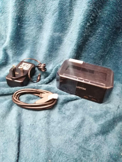 Unitek Y-ST03003 HDD Docking Station With 2 Port Hub & TF/SD Card Reader.