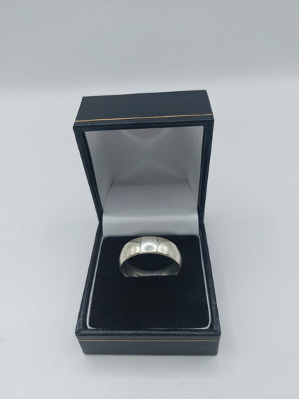 9k White Gold promise ring 