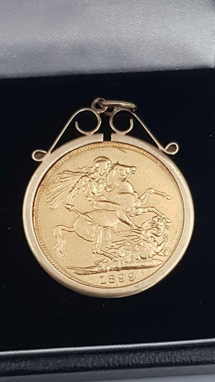 22ct Full Sovereign (7.9g) in 9ct mount/ chain (1.5g) holder. Year 1899
