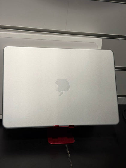 MacBook Neo 17,5 With TouchID - 32 Cycle Count - 100% Battery Health