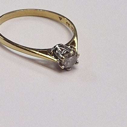 18CT GOLD SONGLE STONE DIAMOND RING SIZE R 2.33G PRESTON STORE