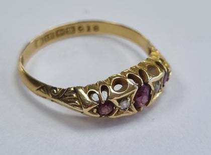 18ct gold Ring red and clear stones size S