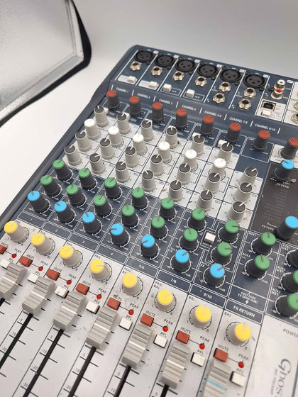 Soundcraft Signature 10 analogue mixer with USB interface and built-in effects
