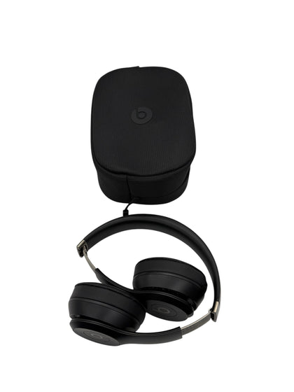 Beats solo with carry case/Black