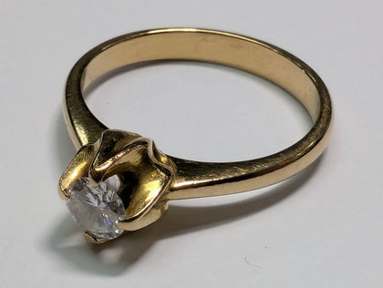 18ct Gold Diamond Ring - Size M