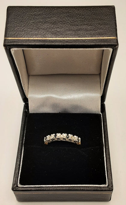 9ct gold ring with stones