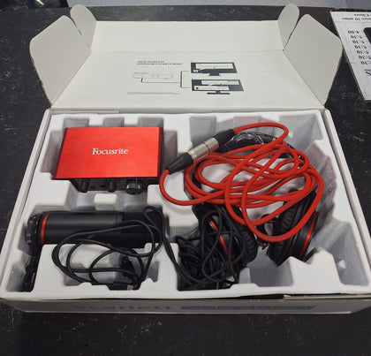Focusrite Scarlett Solo Studio Bundle (3rd Gen),