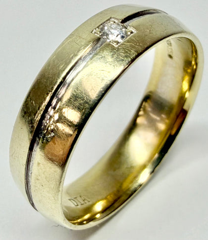 9ct Yellow gold wedding band ring with diamond size T