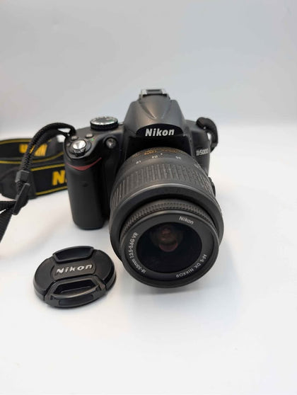 Nikon D5000 Digital SLR Camera with 18-55mm VR Lens Kit (12.3MP) 2.7 inch LCD