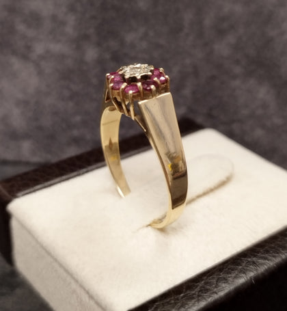 9ct Yellow Gold  Cluster Ring set with Red & Clear Stones - V