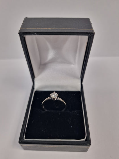 White Gold Ring 18ct 750 1.6G Size L