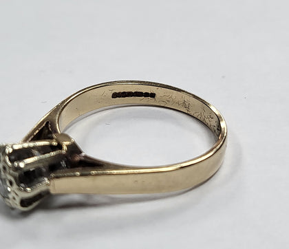 9ct Yellow Gold Ring with Clear Stones - 2.95G - Size N - Hallmarked