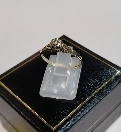 9ct Yellow Gold Ring with Clear Stone - Size N - 1.29g