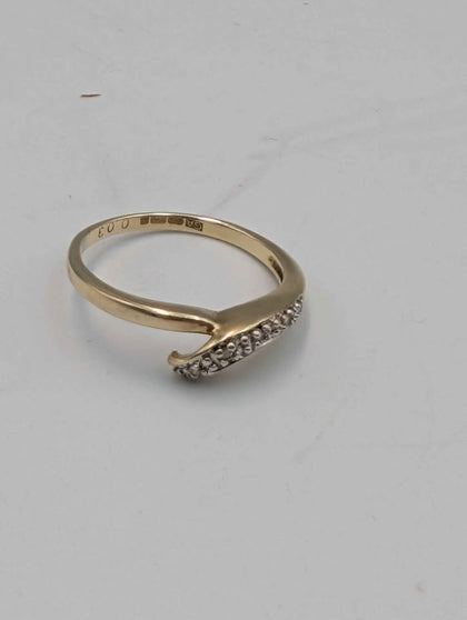9ct Yellow Gold 0.03ct Diamond Set Crossover Twist Ring - Size N - 1.89 Grams