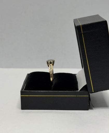 9ct Gold Ladies Ring, Dia Stone ( Size R ) 2.27g - ** Hallmarked **
