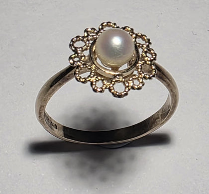 9ct Gold Pearl Ring - Size Q