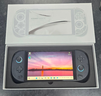 Ayaneo Geek 1S Gaming Console – Ryzen 7 7840U, 16GB RAM, 512GB Stora.ge – Black (Pristine Condition)