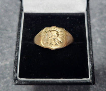 9ct - Yellow Gold Signet Ring - 4G - Size V