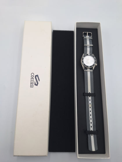 Seiko 5 sports x peanuts snoopy special edition manual movement watch with original national strap and box