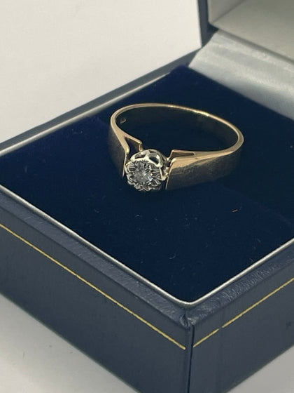 9ct Gold Ring With Clear Stone - L