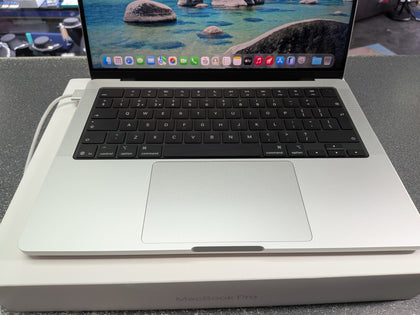 Apple Mac Book Pro M5 Processor 24gb 1TB SSD Boxed