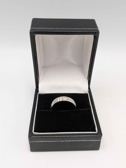 9ct White Gold Ring, 3G Size: 50/K, Boxed