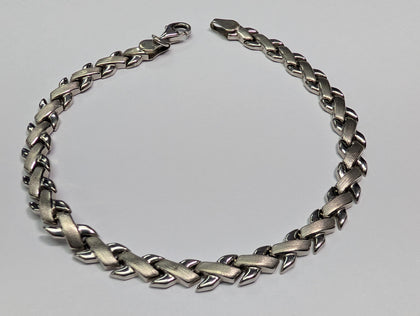 9ct white gold flat x bracelet