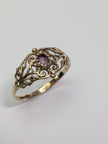 9ct Gold Ring  With Purple Stone Size P