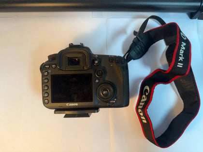 Canon EOS 80D W CHARGER  + 10-22MM LENS (UNBOXED) **WYHENSHAWE**