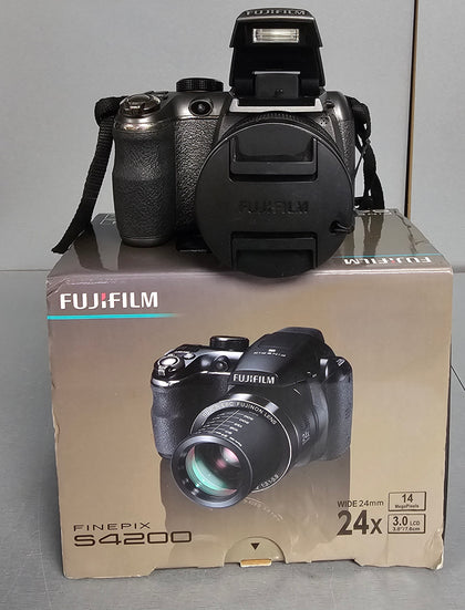 Fujifilm FinePix S4200 14MP