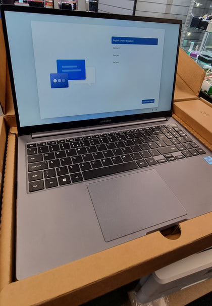 Samsung Galaxybook 4, 15,6in Win 11, 8gbram, 256gbssd core i3 3rd gen Silver